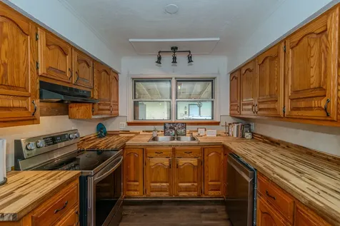 711 S 6th Street Nederland TX 77627