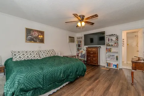 711 S 6th Street Nederland TX 77627