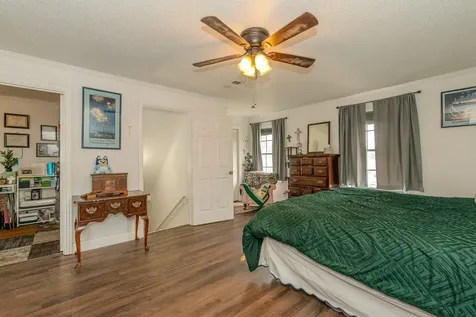711 S 6th Street Nederland TX 77627