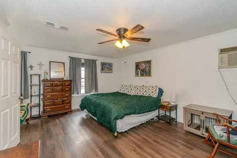 711 S 6th Street Nederland TX 77627