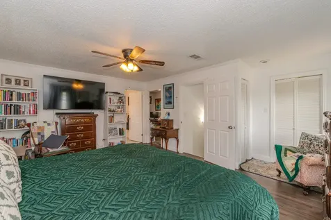 711 S 6th Street Nederland TX 77627