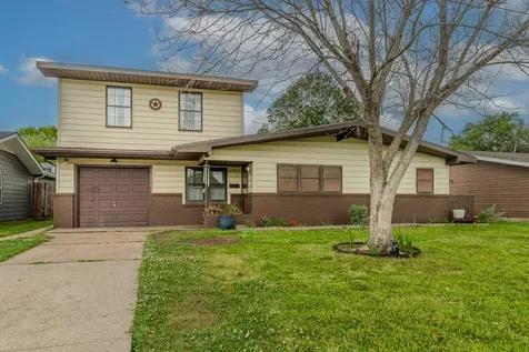 711 S 6th Street Nederland TX 77627