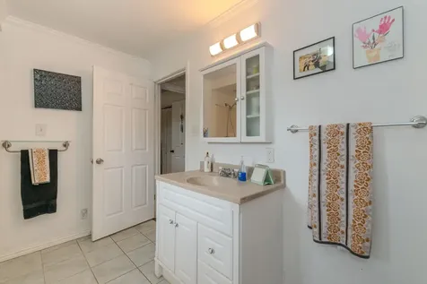 711 S 6th Street Nederland TX 77627