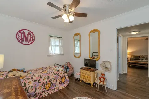 711 S 6th Street Nederland TX 77627