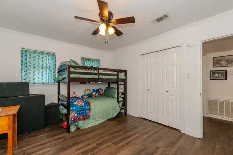 711 S 6th Street Nederland TX 77627