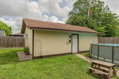 711 S 6th Street Nederland TX 77627