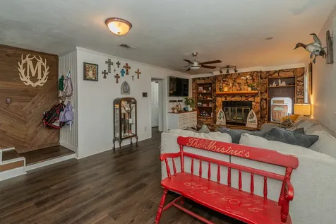 711 S 6th Street Nederland TX 77627