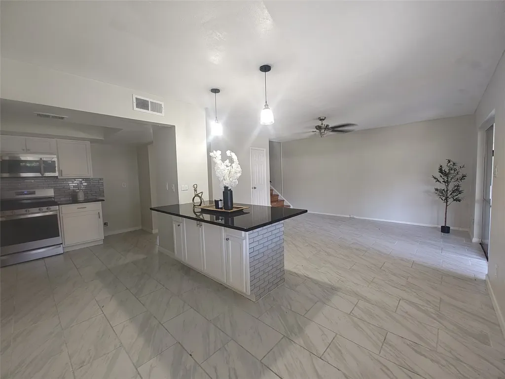 2252 Shadowdale Drive 362 Houston TX 77043