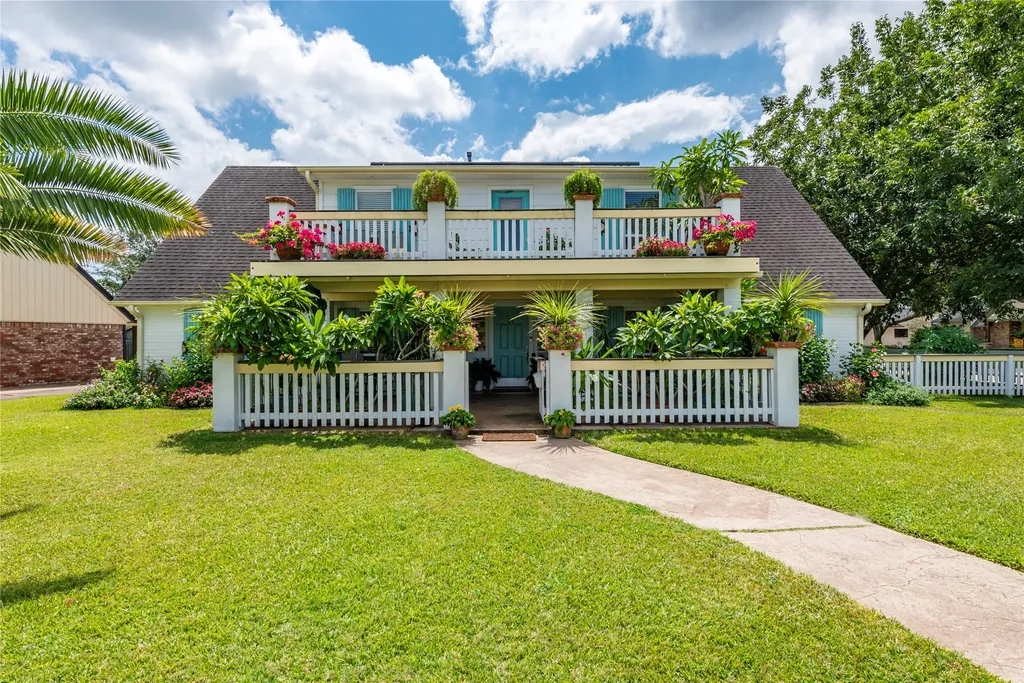 1902 Port Royal Drive Nassau Bay TX 77058