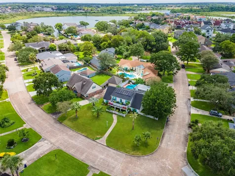 1902 Port Royal Drive Nassau Bay TX 77058
