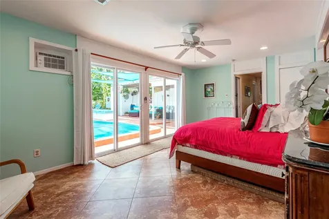 1902 Port Royal Drive Nassau Bay TX 77058