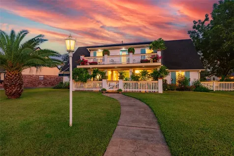 1902 Port Royal Drive Nassau Bay TX 77058