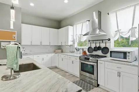 613 Oakdale Street Shoreacres TX 77571