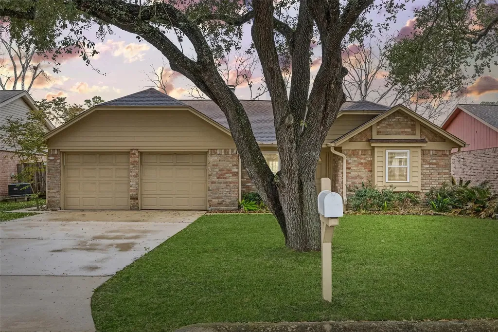 103 Brigadoon Lane Friendswood TX 77546