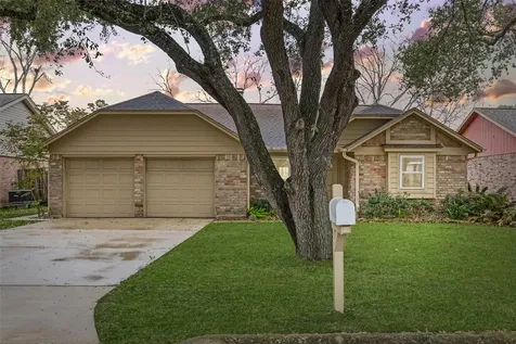 103 Brigadoon Lane Friendswood TX 77546