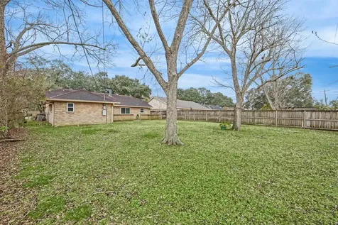 103 Brigadoon Lane Friendswood TX 77546