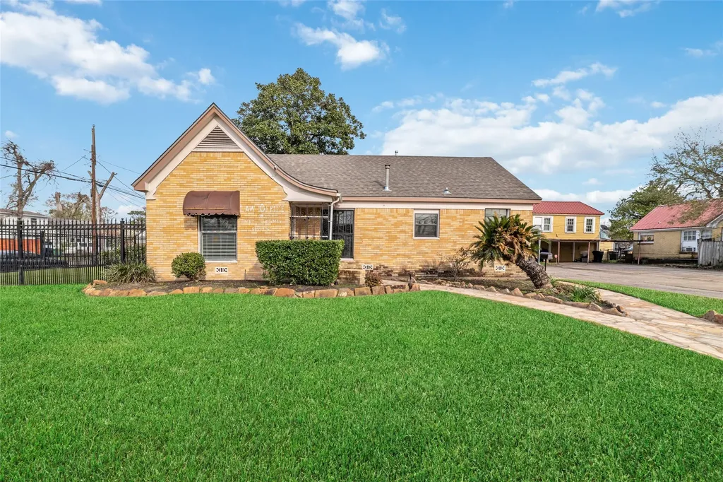 5012 Irvington Boulevard Houston TX 77009