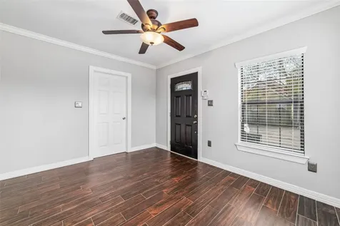 5012 Irvington Boulevard Houston TX 77009