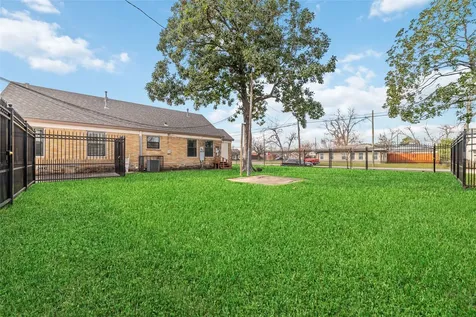 5012 Irvington Boulevard Houston TX 77009