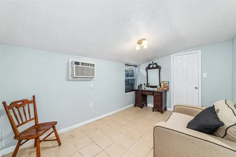 5012 Irvington Boulevard Houston TX 77009