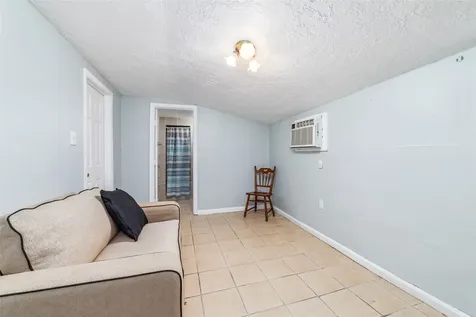 5012 Irvington Boulevard Houston TX 77009