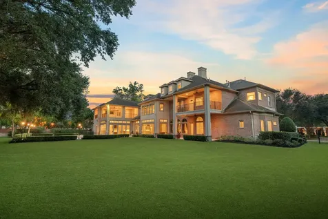 16 Grand Manor Sugar Land TX 77479