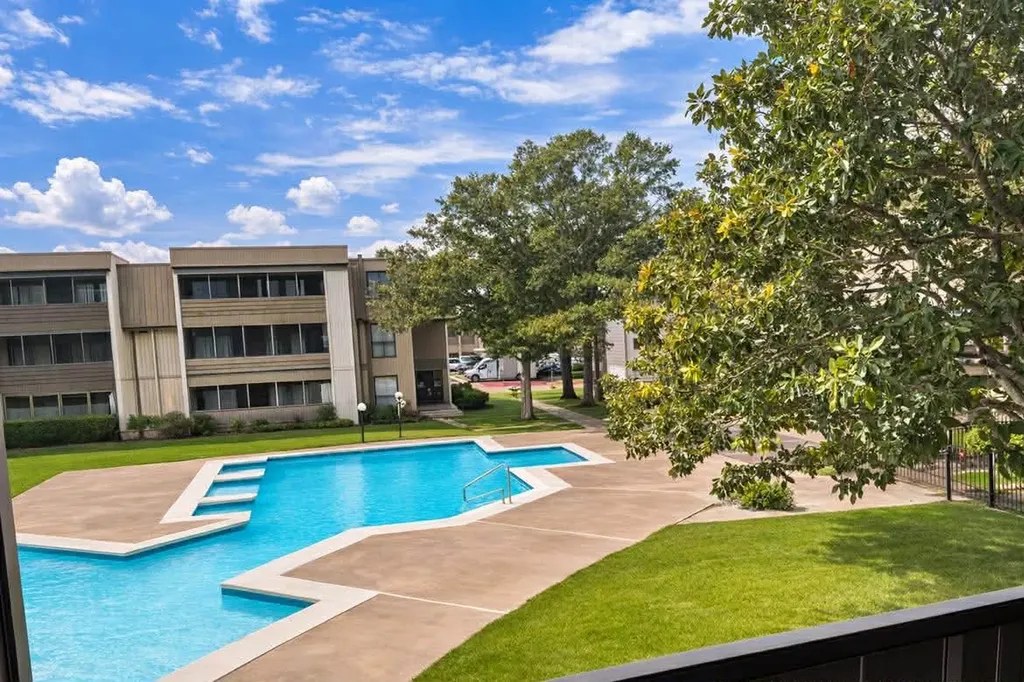 3035 Walnut Bend Lane 26 Houston TX 77042