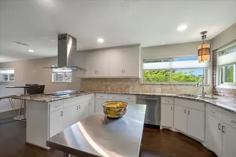 2631 Baycrest Drive Nassau Bay TX 77058