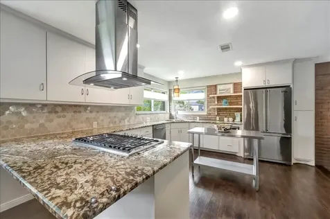 2631 Baycrest Drive Nassau Bay TX 77058