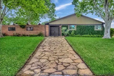 2631 Baycrest Drive Nassau Bay TX 77058