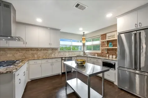 2631 Baycrest Drive Nassau Bay TX 77058