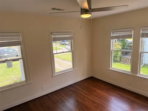 2827 Robertson Street Houston TX 77009