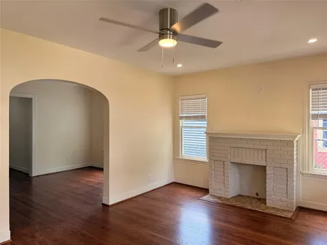 2827 Robertson Street Houston TX 77009