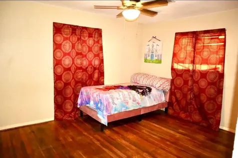 5715 Hirondel Street Houston TX 77033