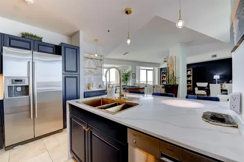 801 E Beach Drive Tw2212 Galveston TX 77550
