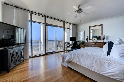 801 E Beach Drive Tw2212 Galveston TX 77550