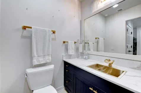 801 E Beach Drive Tw2212 Galveston TX 77550