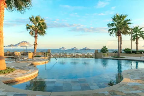 801 E Beach Drive Tw2212 Galveston TX 77550