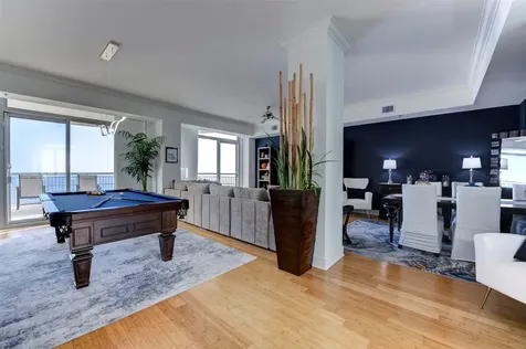 801 E Beach Drive Tw2212 Galveston TX 77550