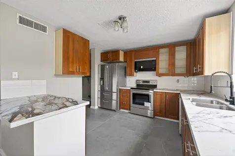 2340 Woodland Park Drive 113 Houston TX 77077