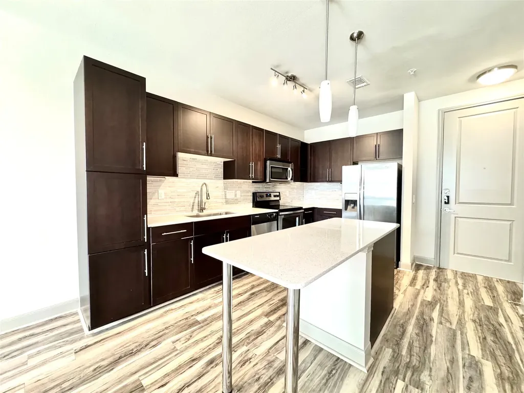 3788 Richmond St Avenue 1143 Houston TX 77046