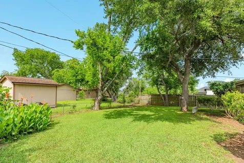 56 Garland Court Lake Jackson TX 77566
