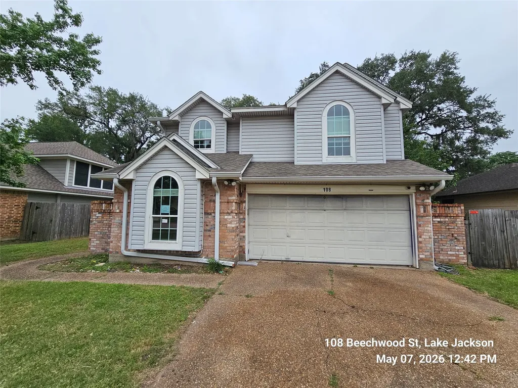 108 Beechwood Street Lake Jackson TX 77566