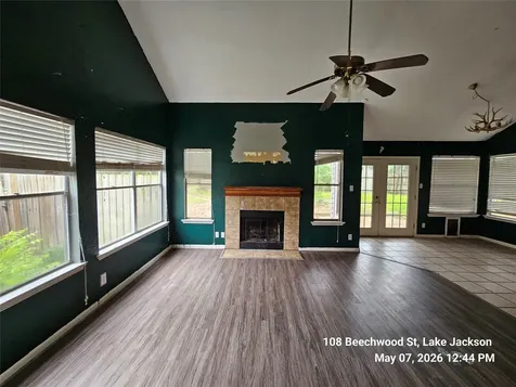 108 Beechwood Street Lake Jackson TX 77566