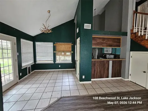 108 Beechwood Street Lake Jackson TX 77566