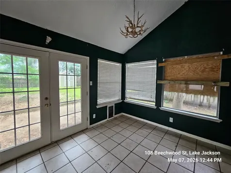 108 Beechwood Street Lake Jackson TX 77566