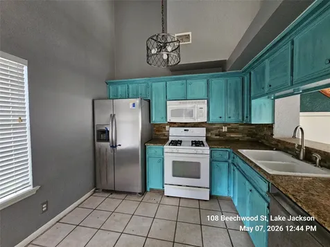 108 Beechwood Street Lake Jackson TX 77566