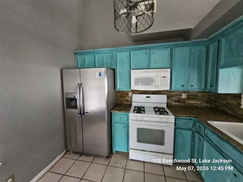 108 Beechwood Street Lake Jackson TX 77566