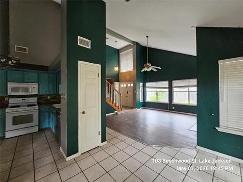 108 Beechwood Street Lake Jackson TX 77566
