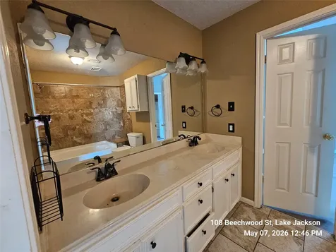 108 Beechwood Street Lake Jackson TX 77566